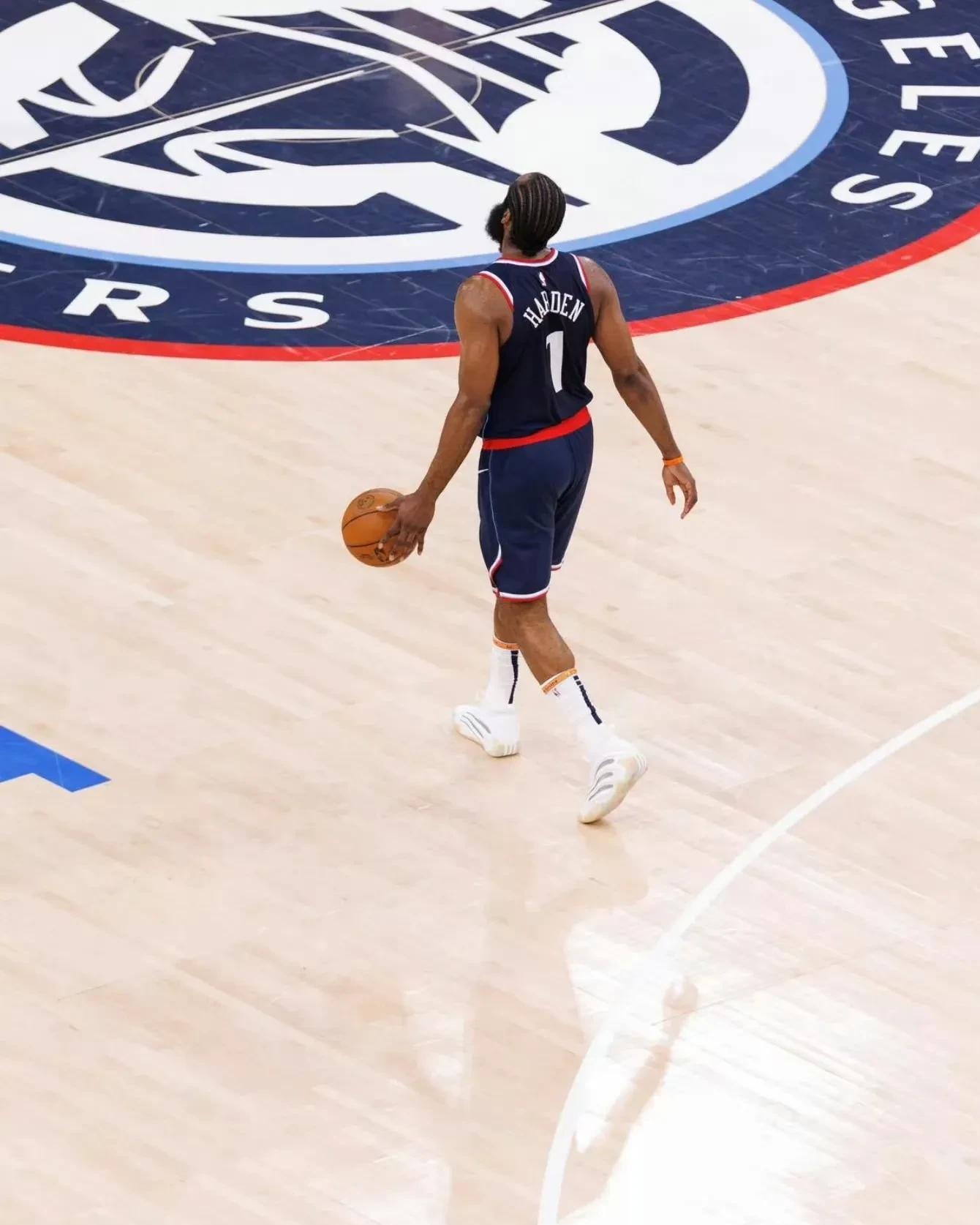 开云体育登录-国王逆转篮网，哈登高光表现