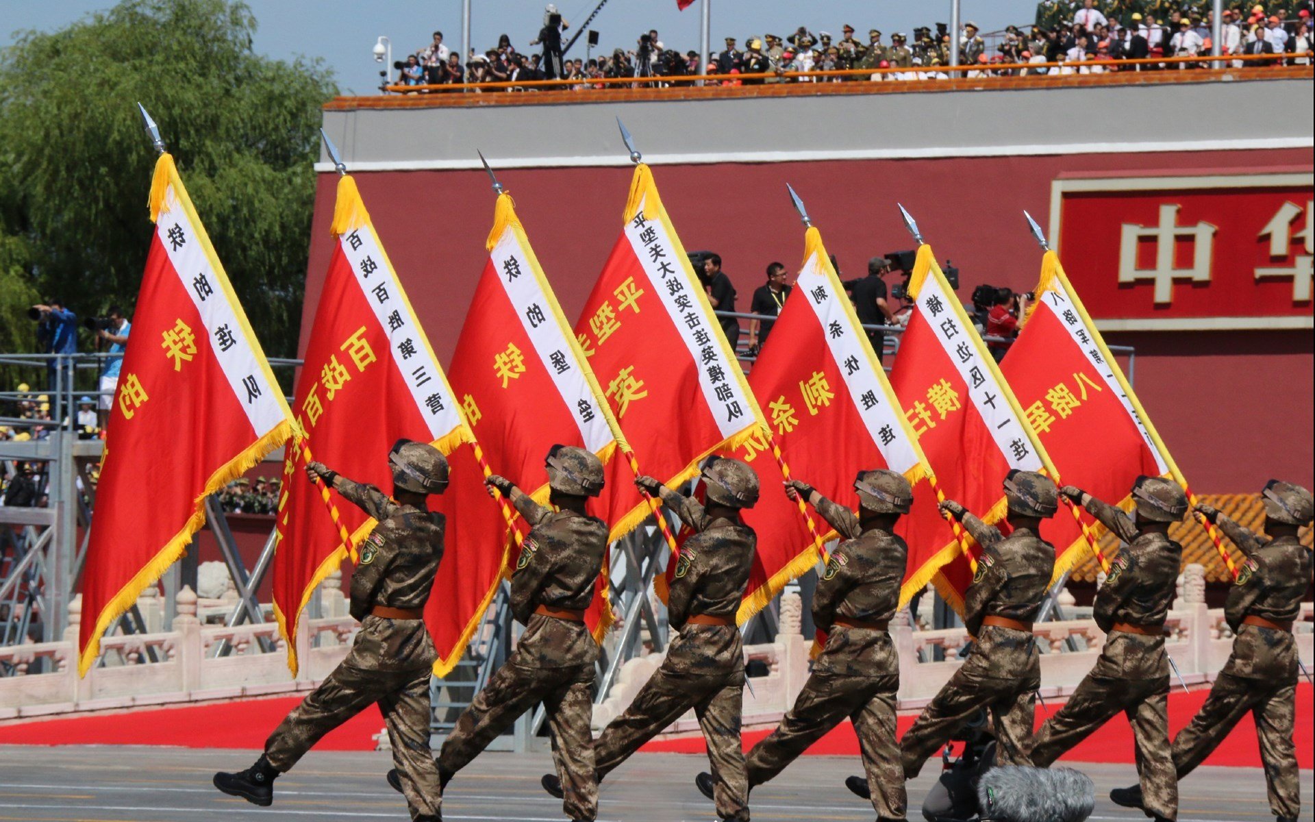 破晓的画笔，布伦森在年度焦点之战的夜晚，绘就冠军肖像