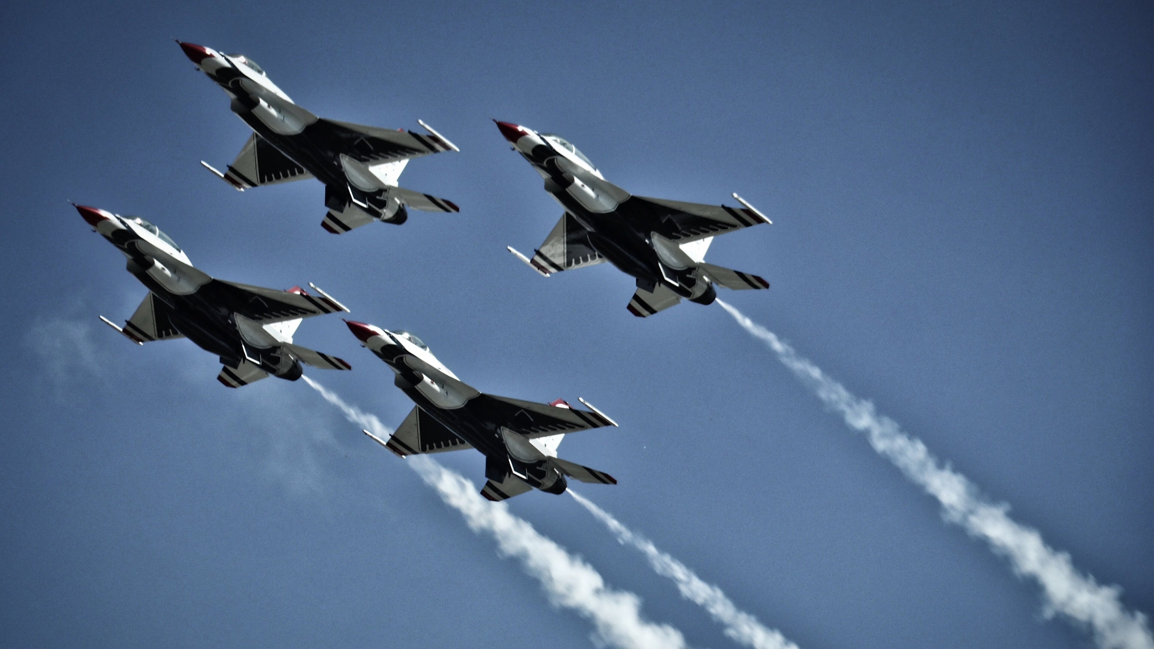 开云体育平台APP-独家视角基耶萨引擎轰鸣独造杀机，银河战舰攻坚克难擒紫百合